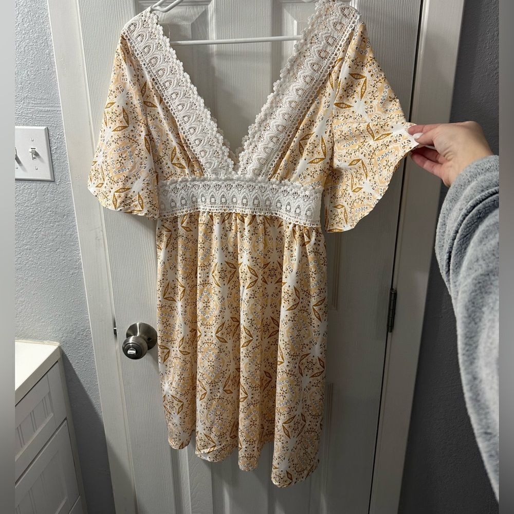 SHEIN Maternity Allover Print Flounce Sleeve Guipure Lace Panel Dress medium - Picture 3 of 11